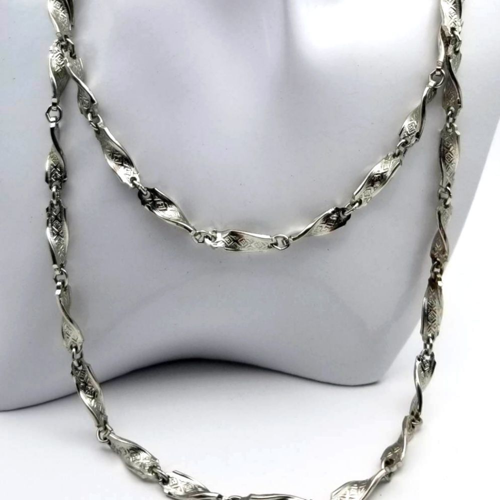 Radiant prairie princess scroll necklace‎